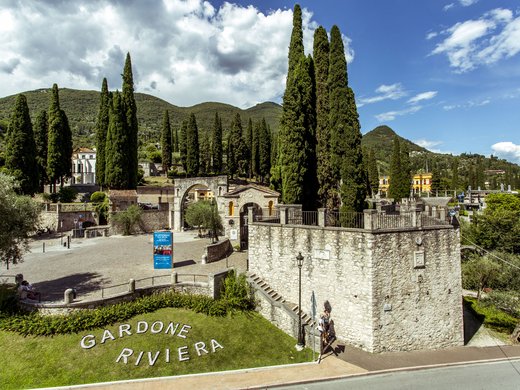 Il vostro albergo a Gardone: Villa Capri Il vostro albergo a Gardone: Villa Capri