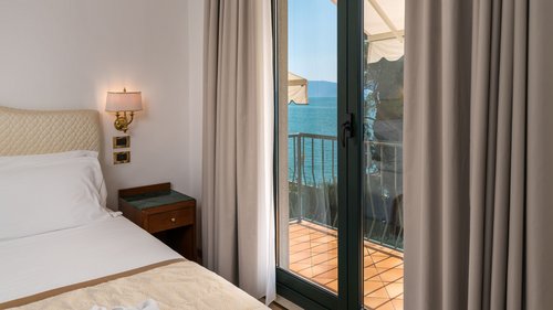 Willkommen in Eurem Hotel in Gardone Riviera! Willkommen in Eurem Hotel in Gardone Riviera!