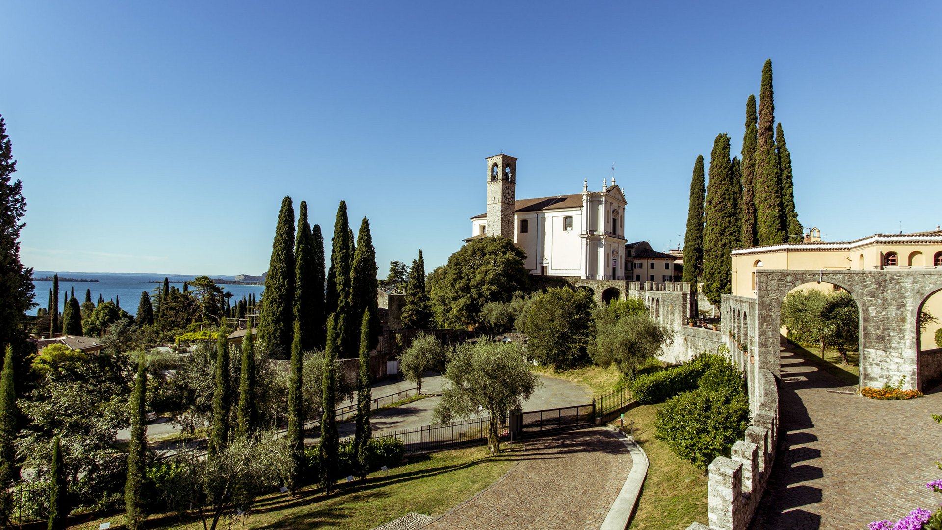 Il vostro albergo a Gardone: Villa Capri Il vostro albergo a Gardone: Villa Capri