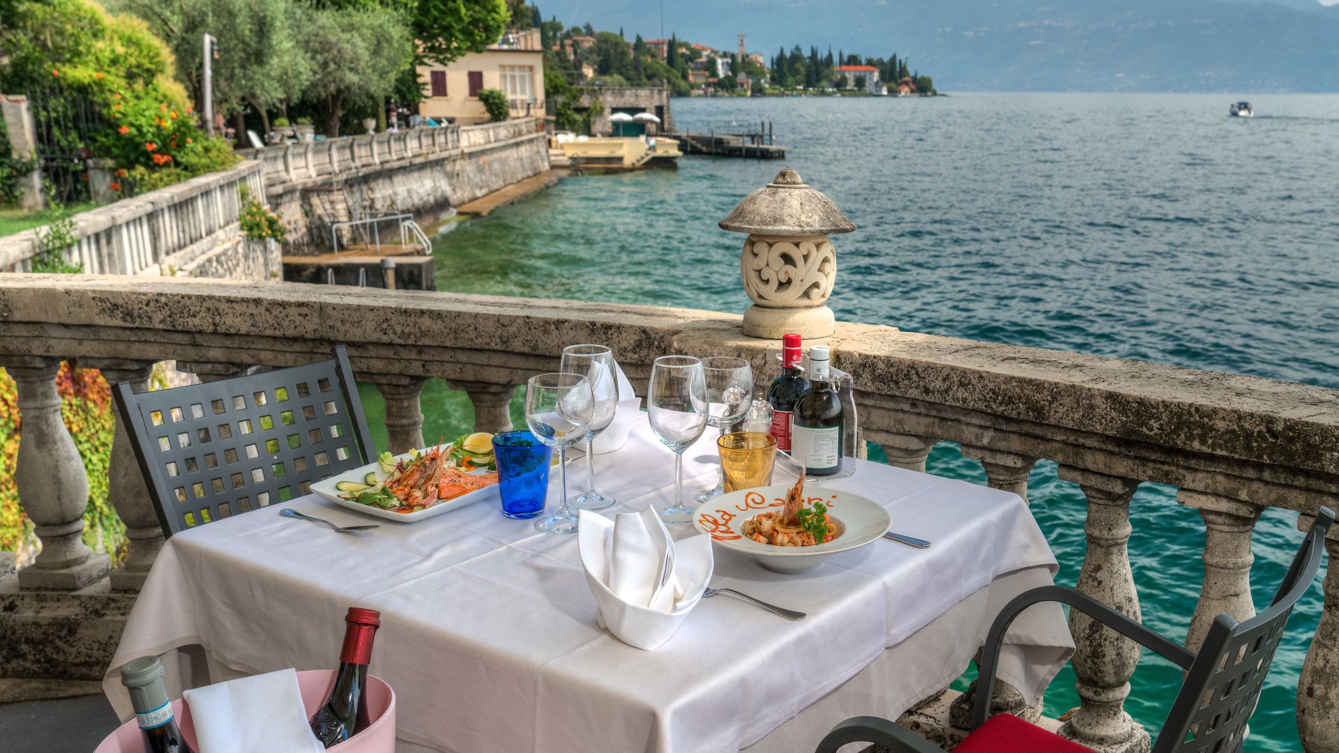 Genuss wie eine Aromenreise Willkommen in Eurem Hotel in Gardone Riviera!